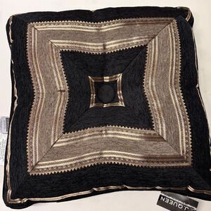 J QUEEN NEW YORK Bradshaw Black Tufted Square Fashion Pillow 18x18 NEW